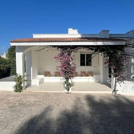 Villa Bouganville 2 Остуні Екстер'єр фото
